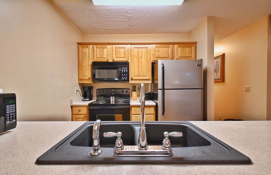 More Photos Of N3332 Pine Mountain Rd, Iron Mountain Hotel For Sale