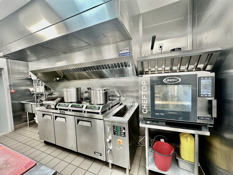 More Photos Of 135-141 Post Rd E, Westport Freestanding For Lease