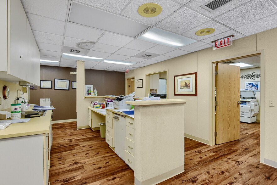 More Photos Of 425 N Highland Ave, Sherman Medical For Sale