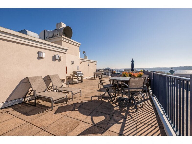 More Photos Of 315 1st Ave W, Seattle Apartments For Lease