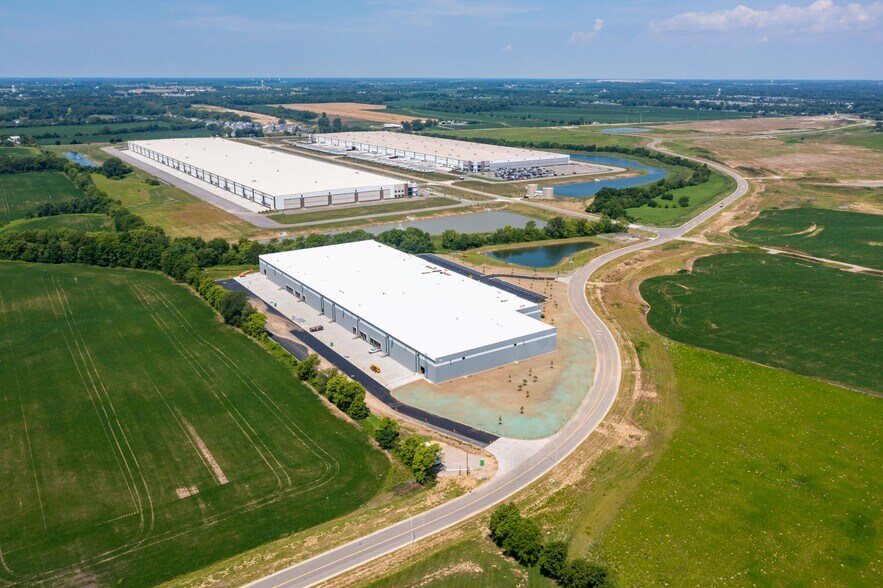 More Photos Of 161 Kenmore Blvd, Commercial Point Industrial For Sale