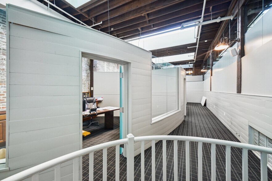 More Photos Of 747 Magazine St, New Orleans Office For Sale