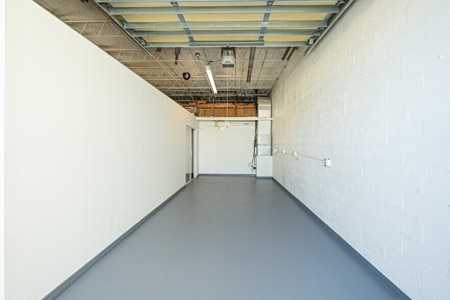 More Photos Of 2301-2325 NW 30th St, Oakland Park Warehouse For Sale