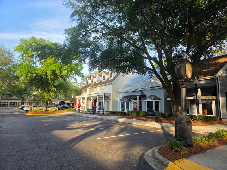 More Photos Of 1509 Main St, Hilton Head Island Storefront For Lease