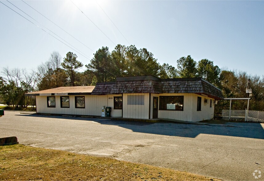 More Photos Of 613 W Gannon Ave, Zebulon Restaurant For Sale