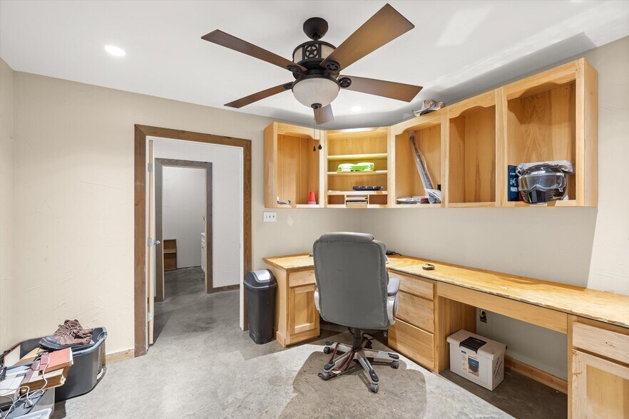 More Photos Of 10015 FM 751, Quinlan Flex For Sale