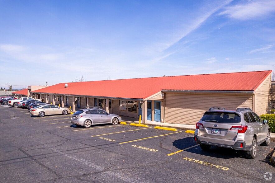 More Photos Of 2653-2699 Commercial St SE, Salem General Retail For Lease