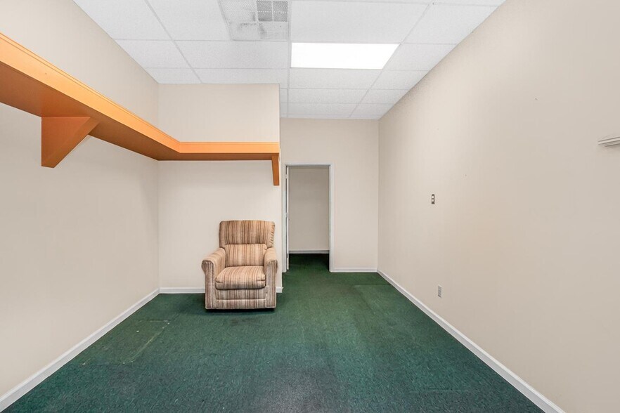 More Photos Of 2110 Clove Rd, Staten Island Storefront Retail Office For Sale