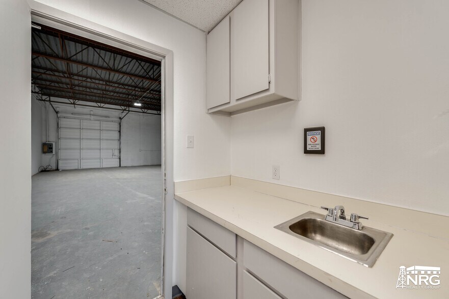 More Photos Of 2450 W Interstate 20, Odessa Warehouse For Lease