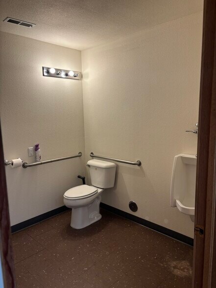 More Photos Of 1482 Commerce Dr, Laramie Light Manufacturing For Lease