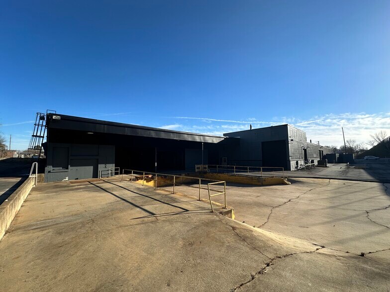 More Photos Of 1631 Willingham Dr, East Point Warehouse For Lease