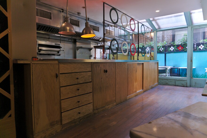 More Photos Of 111 W 17th St, New York Storefront Retail Office For Lease