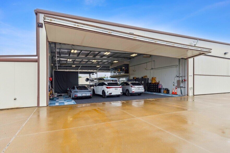 More Photos Of 15809 Addison Rd, Addison Airplane Hangar For Sale