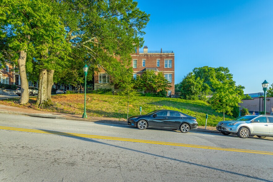 More Photos Of 200 Market St, Chattanooga Storefront For Sale