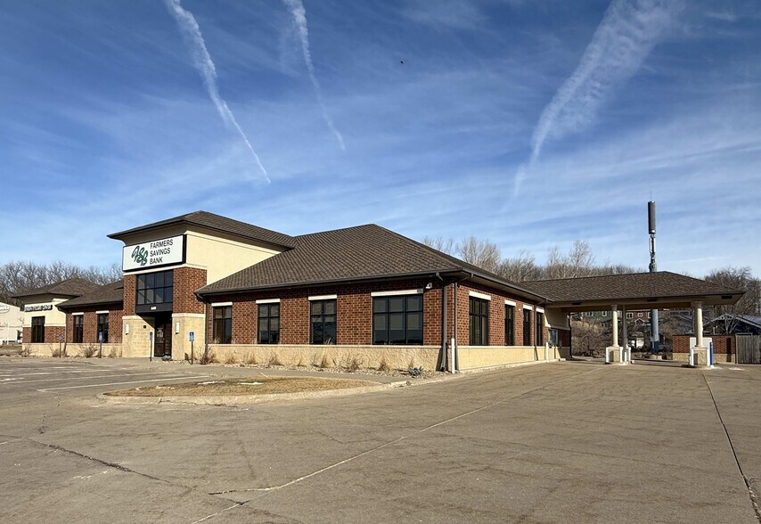 More Photos Of 640 Highway 1 W, Iowa City Office For Sale