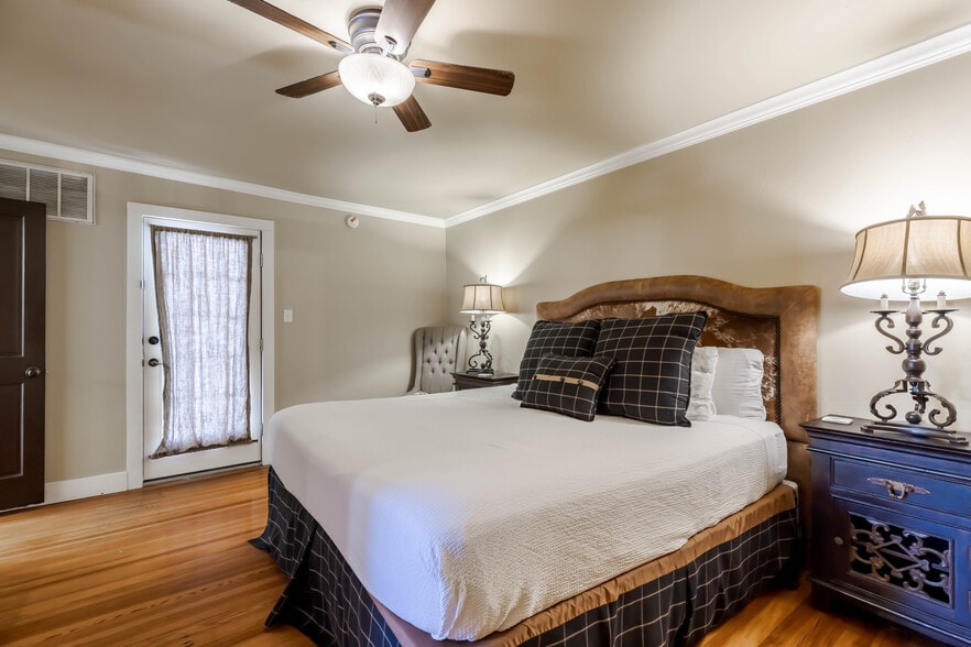 More Photos Of 514 W Austin St, Fredericksburg Specialty For Sale