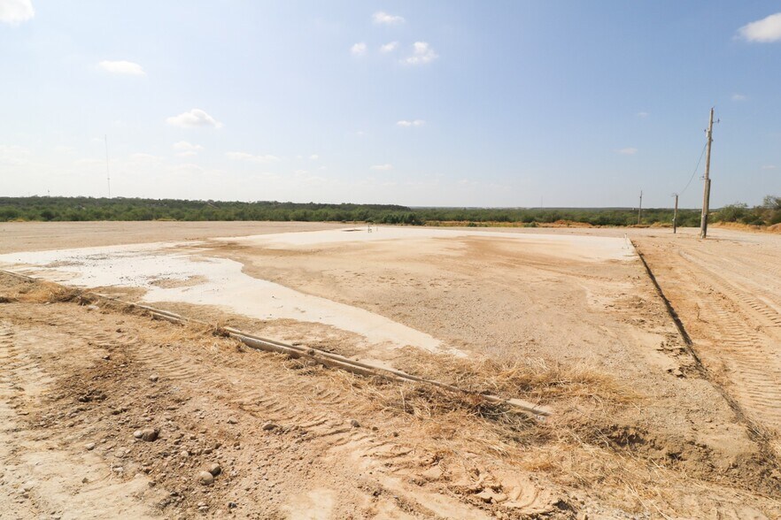 More Photos Of 311 Chicote Rd, Laredo Industrial For Sale