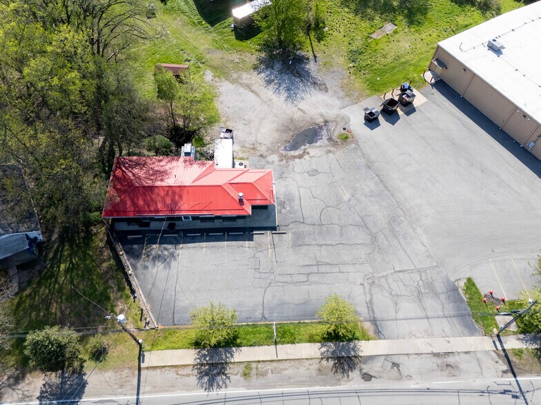 More Photos Of 1315 Cleveland Ave, Ashland General Retail For Sale
