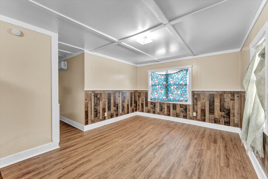 More Photos Of 558 W Outer Dr, Oak Ridge Multifamily For Sale