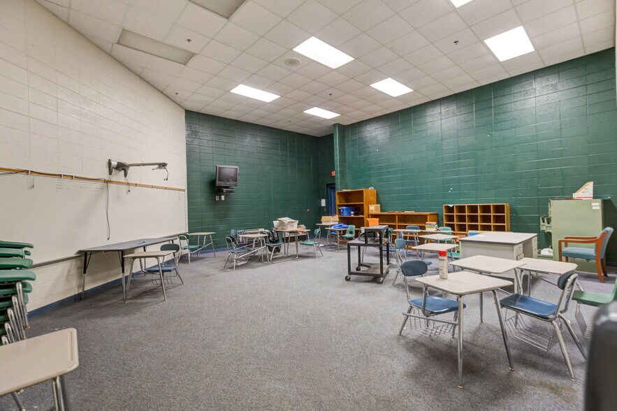 More Photos Of 18425 Main St, Woodbury Schools For Sale