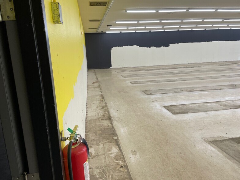 More Photos Of 5717 Il Route 78, Virginia Freestanding For Lease