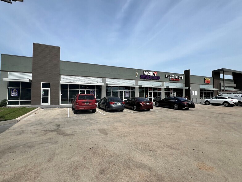 More Photos Of 8760 Long Point Rd, Houston Convenience Store For Lease
