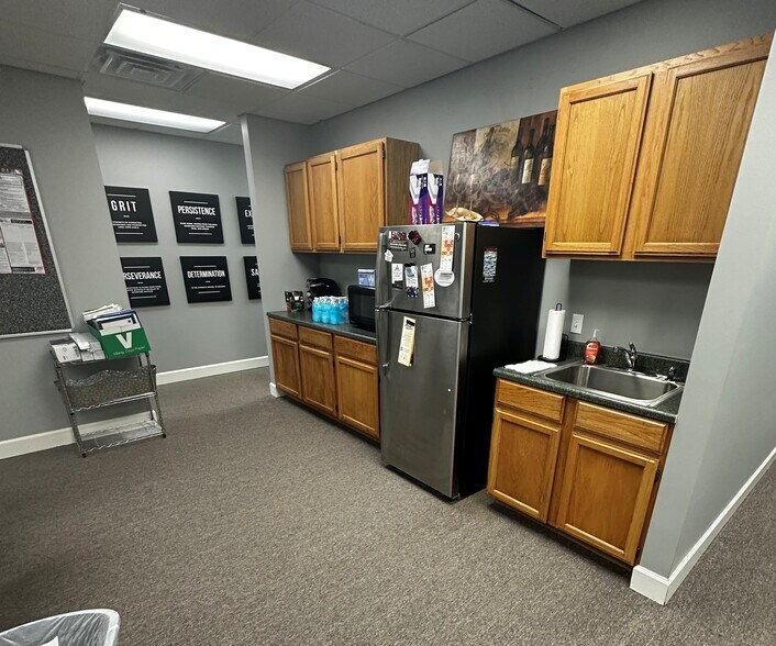 More Photos Of 1500-1512 N Church Rd, Liberty Medical For Lease