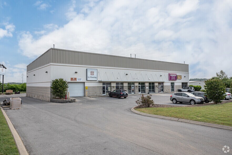 More Photos Of 131-133 Charter Pl, La Vergne Warehouse For Lease
