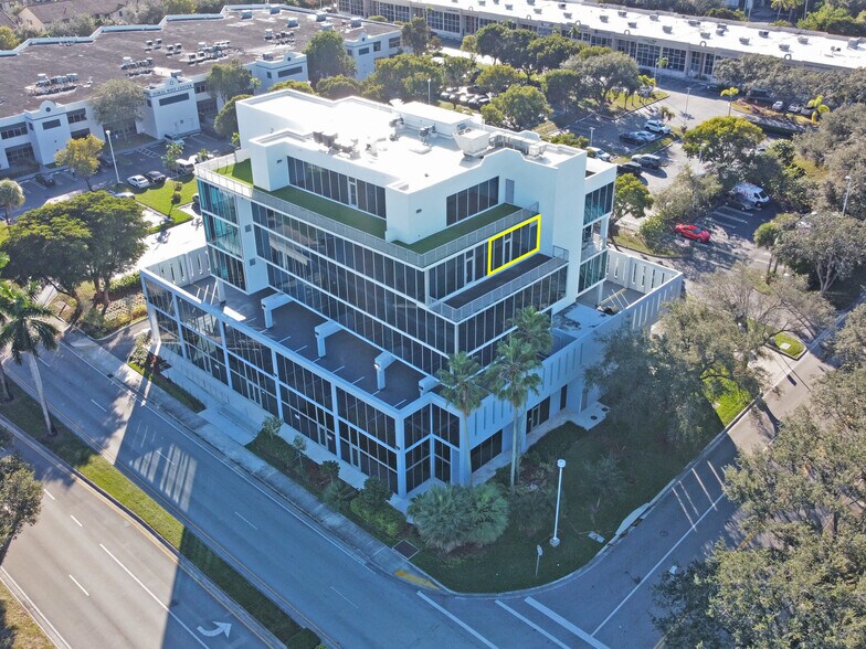 More Photos Of 10450 NW 33rd St, Doral Office For Sale