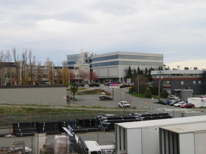 More Photos Of 524E Culduthel Rd, Victoria Flex For Lease