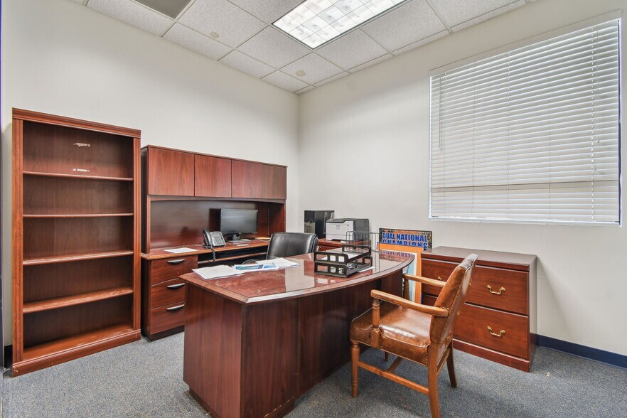 More Photos Of 10901 Danka Cir N, Saint Petersburg Office For Sale