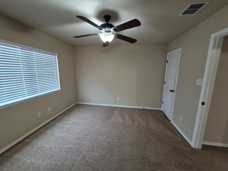 More Photos Of 8710 Vista de Nubes, Converse Apartments For Sale