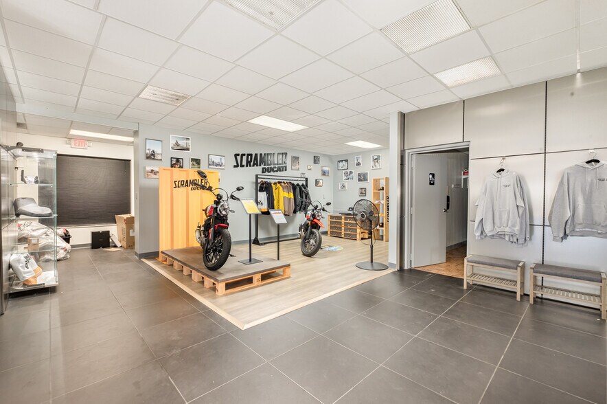 More Photos Of 944 State Route 28, Milford Auto Repair For Sale