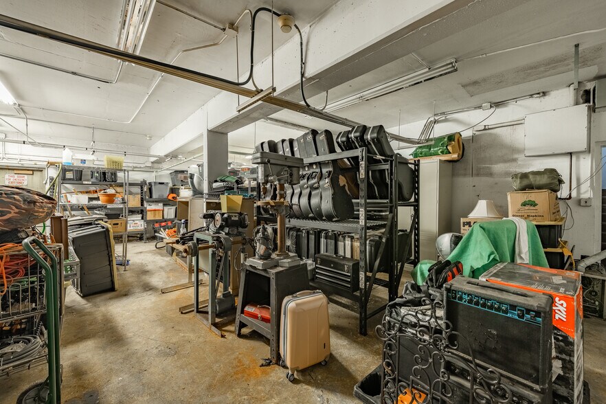 More Photos Of 253 Martin St, Blaine Office For Sale