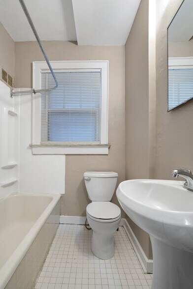 More Photos Of 4950 Winona Ave, Saint Louis Apartments For Sale