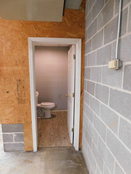 More Photos Of 2016 Dayton Blvd, Chattanooga Light Distribution For Lease