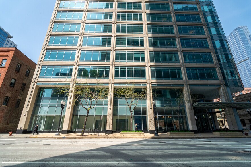 More Photos Of 550 W Washington Blvd, Chicago Office For Lease