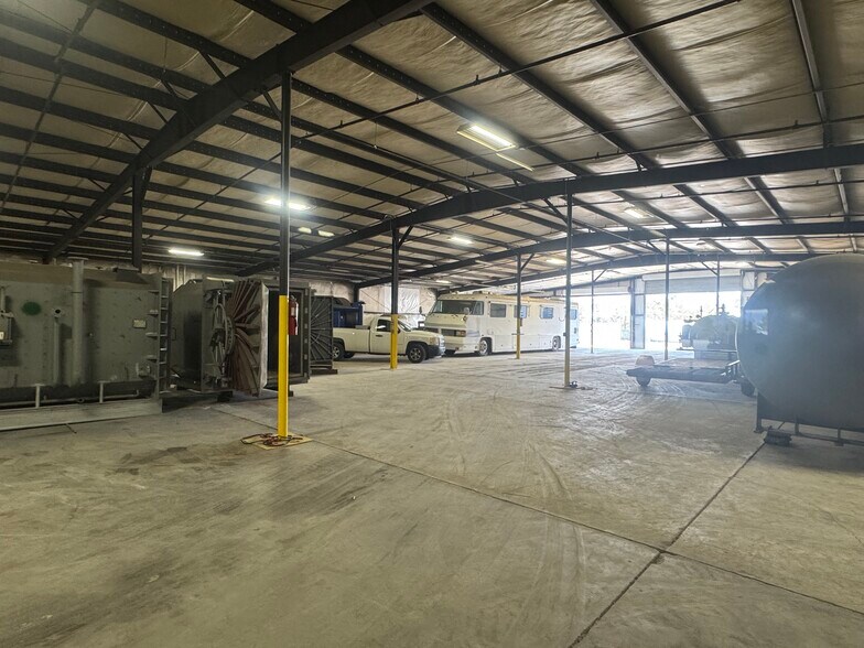 More Photos Of 93 Pioneer Industrial Blvd, Jasper Warehouse For Lease