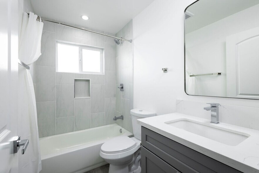 More Photos Of 2749 S Mansfield Ave, Los Angeles Apartments For Sale