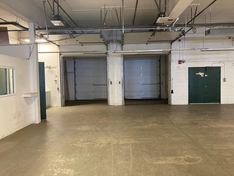 More Photos Of 53-101 Venturi Ave, Warwick Distribution For Lease