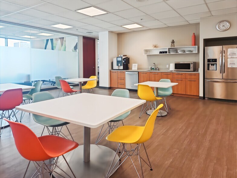 More Photos Of 1250 Boul René-Lévesque O, Montréal Coworking Space