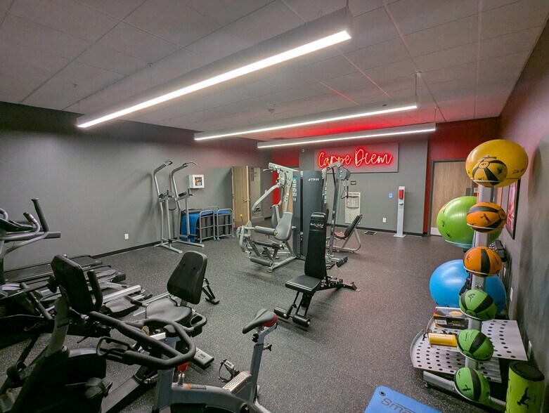 More Photos Of 695 Boston Mills Rd, Hudson Office For Sale