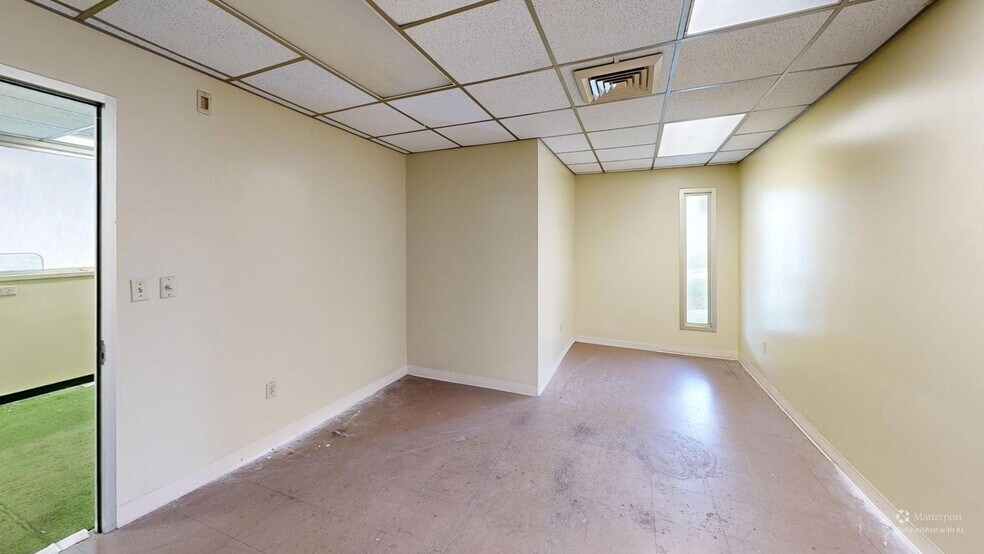More Photos Of 401-417 N Mesquite St, Corpus Christi Bank For Lease
