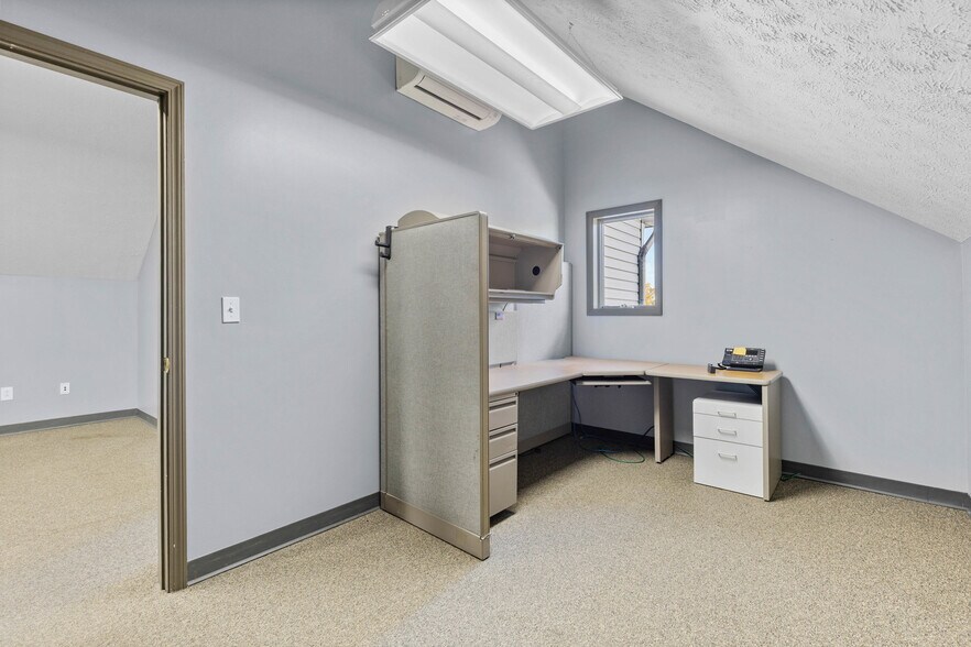 More Photos Of 1450 E Ridge Rd, Rochester Freestanding For Sale