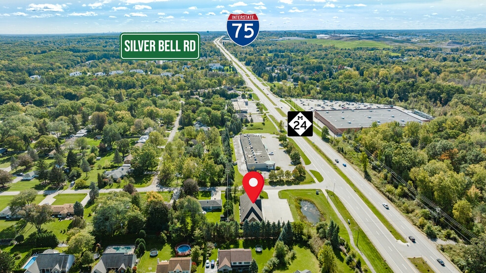 More Photos Of 33 Hiram St, Lake Orion Office For Lease