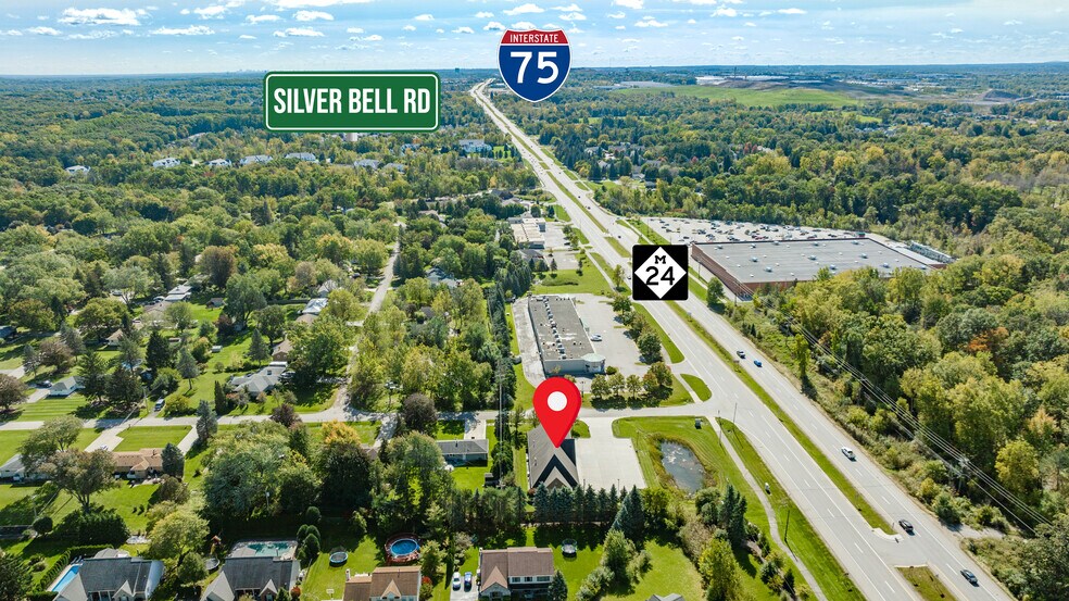 More Photos Of 33 Hiram St, Lake Orion Office For Lease