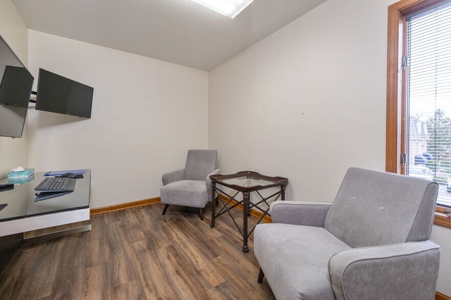 More Photos Of 819 Mt Tabor Rd, New Albany Office For Sale