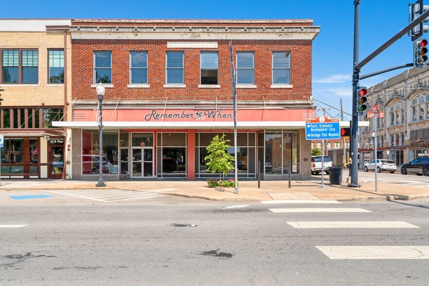 More Photos Of 4 North Plz, Paris Flex For Sale