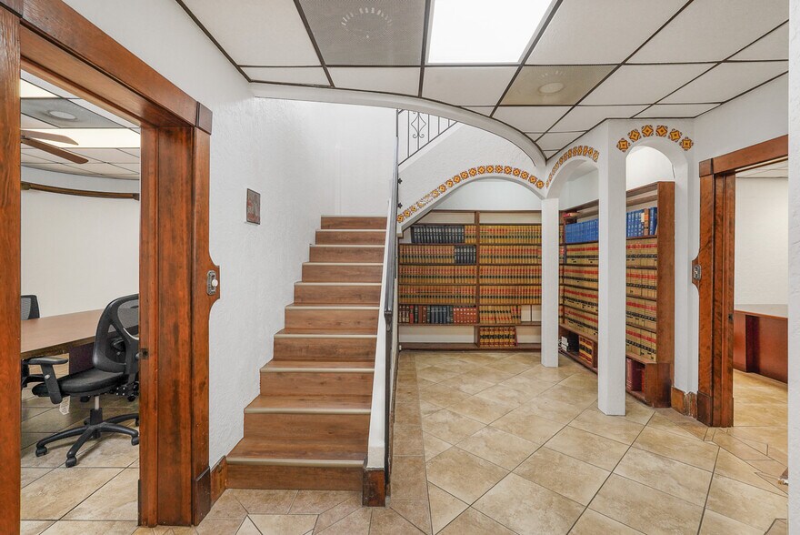 More Photos Of 537 10th St W, Bradenton Office For Lease