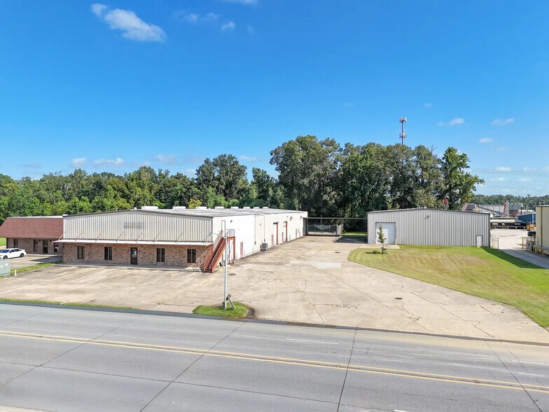 More Photos Of 13327 S Choctaw Dr, Baton Rouge Distribution For Sale
